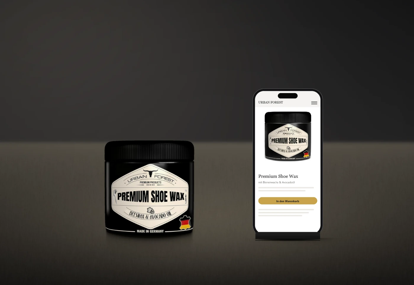 Die Dose neben einem Smartphone mit der zugehörigen Produktseite